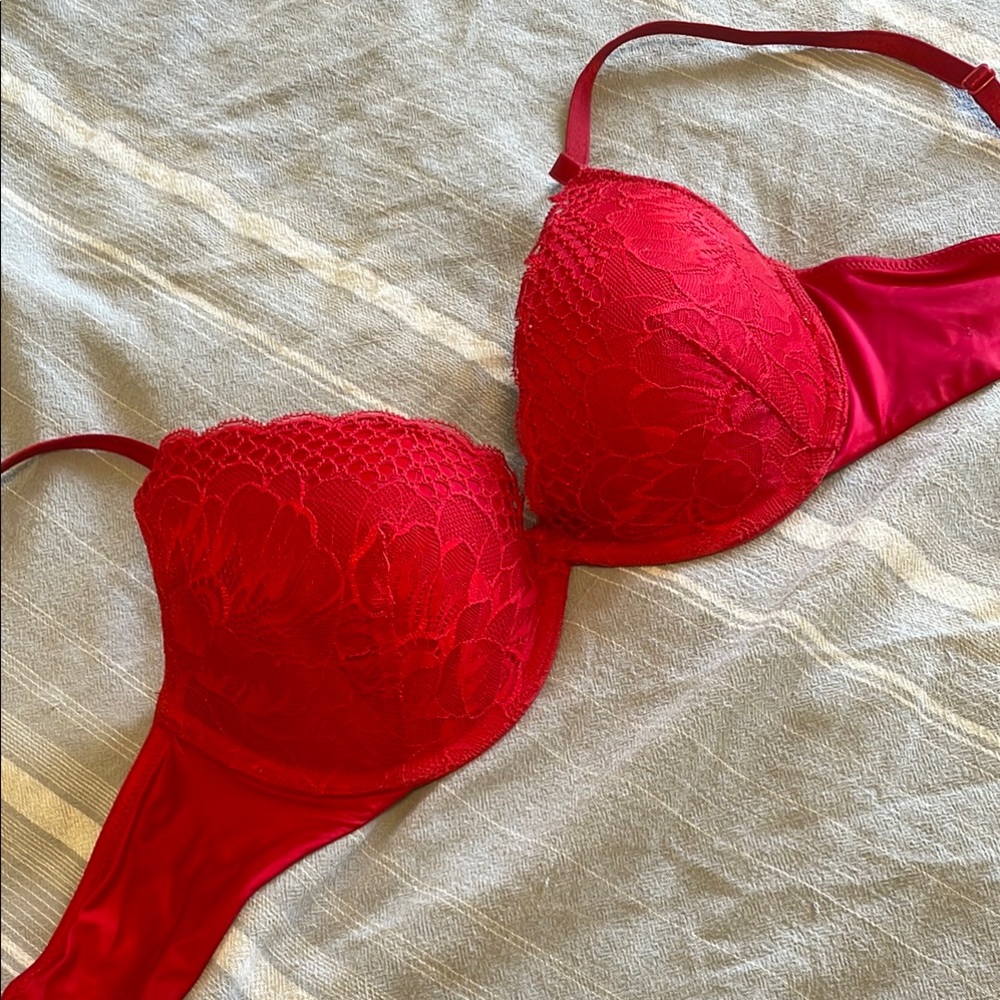 Elegant Red Lace Bra 34C